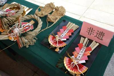 品味傳統(tǒng)美食、欣賞民俗表演,在踏青祭掃中感悟清明文化